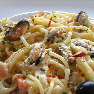 Паста с морским коктейлем