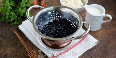 протеиновый коктейль с черникой и творогом