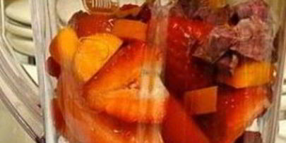 витаминный напиток из свеклы, клубники и батата