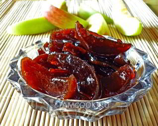 Яблочные дольки в грушевом сиропе