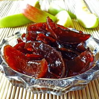 Яблочные дольки в грушевом сиропе