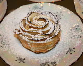 Яблочные розы в абрикосовом сиропе