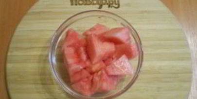 зеленый коктейль с арбузом