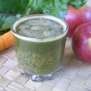 Зеленый коктейль с морковью