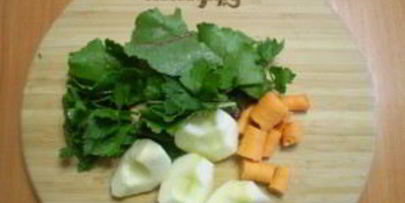 зеленый коктейль с морковью