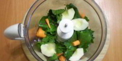 зеленый коктейль с морковью