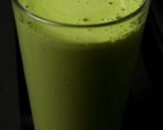 Зеленый витаминный напиток с кокосом