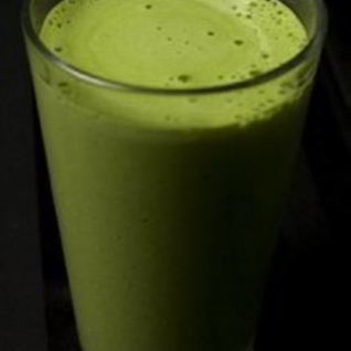 Зеленый витаминный напиток с кокосом