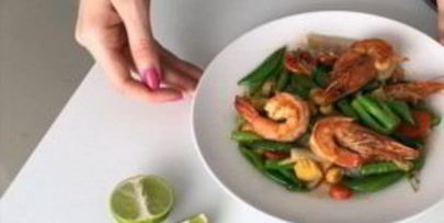 горячий тайский салат