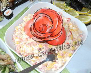 Крабовый салат с сыром и лимоном