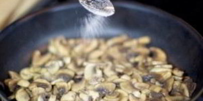 куриный салат с грибами