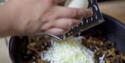 куриный салат с грибами