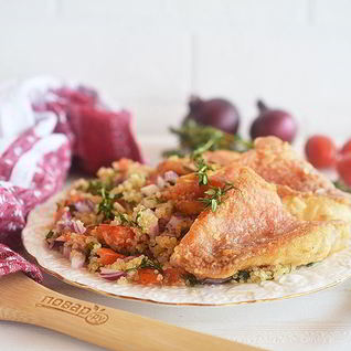 Морской окунь с табуле из киноа