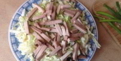мясной салат с пекинской капустой