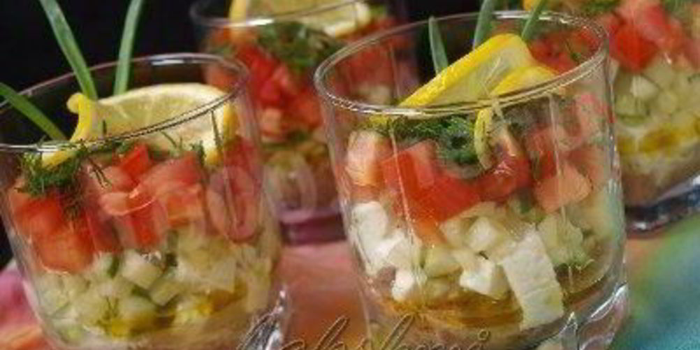 Рецепт порционный салат с тунцом и помидорами