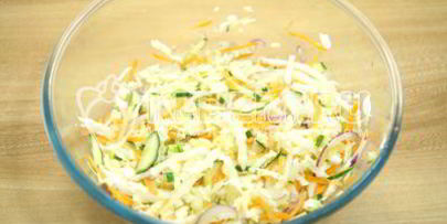 простой салат из пекинской капусты