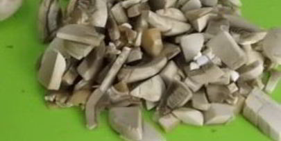 салат из кальмаров и грибов