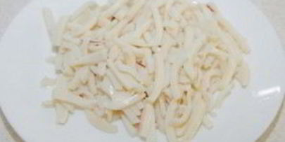 салат из кальмаров и грибов