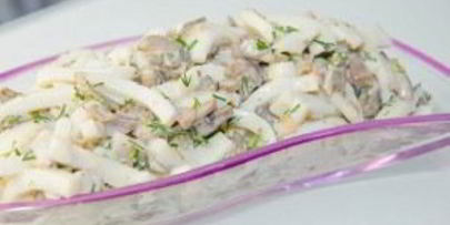 салат из кальмаров и грибов