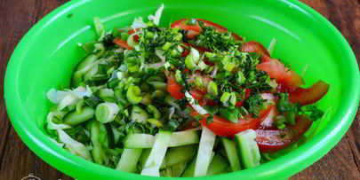 салат из капусты, огурцов и помидоров