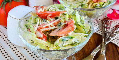 салат из капусты, огурцов и помидоров