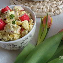 Рецепт Салат из крабовых палочек и яиц