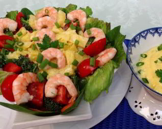 Салат из креветок и ананаса