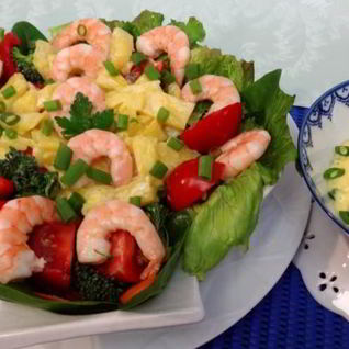 Салат из креветок и ананаса