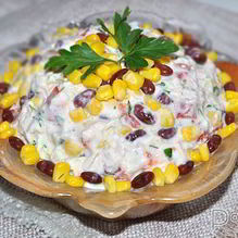 Рецепт Салат из курицы, фасоли и овощей с йогуртом