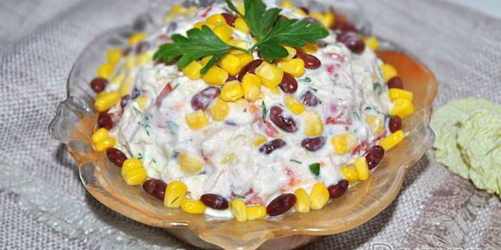 Рецепт салат из курицы, фасоли и овощей с йогуртом
