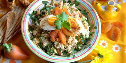 салат из курицы с морковью и курагой