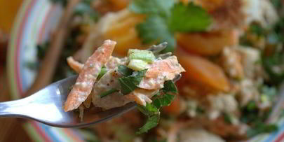 салат из курицы с морковью и курагой