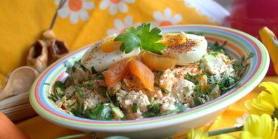 салат из курицы с морковью и курагой