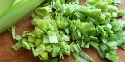 салат из курицы с морковью и курагой