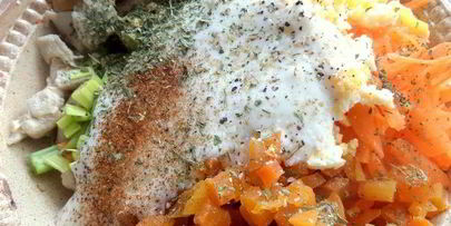 салат из курицы с морковью и курагой