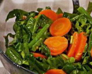 Салат из моркови и шпината