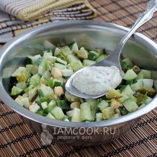 Салат из огурцов и яиц