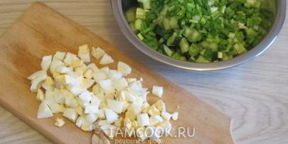 салат из огурцов и яиц