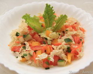 Салат из пекинской капусты с морковью и перцем