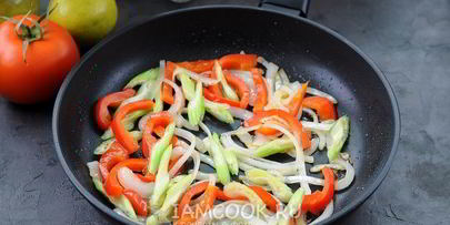 салат из рапанов с овощами и грибами