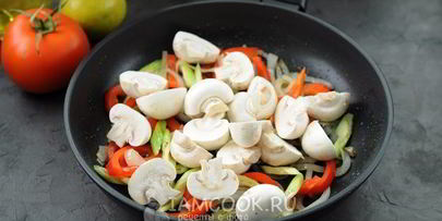 салат из рапанов с овощами и грибами