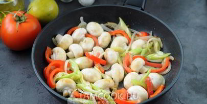 салат из рапанов с овощами и грибами