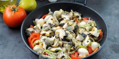 салат из рапанов с овощами и грибами