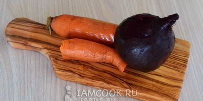 салат из свеклы, моркови и сыра