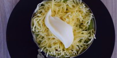 салат из свеклы, моркови и сыра