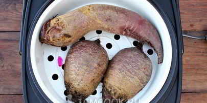 салат из свеклы с черносливом и яблоком