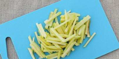 салат из свеклы с черносливом и яблоком