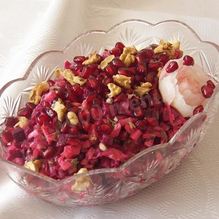 Рецепт Салат из свеклы с гранатом и чесноком