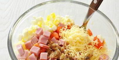 салат из ветчины с шампиньонами