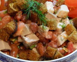 Салат мясной с фасолью